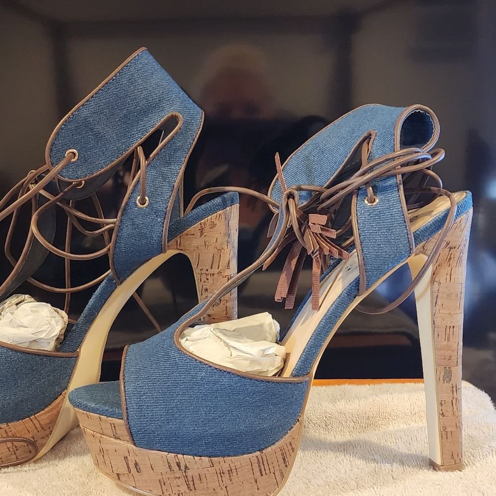 Shoes - Picture 4 of 5
